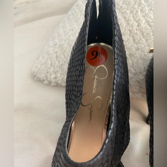 Jessica Simpson Snake Print Black Ankle Strap Pointed Heel - Picture 3 of 7